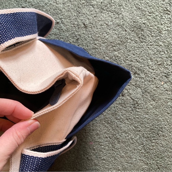 Thirty-one canvas carryall tote in navy - Picture 5 of 9